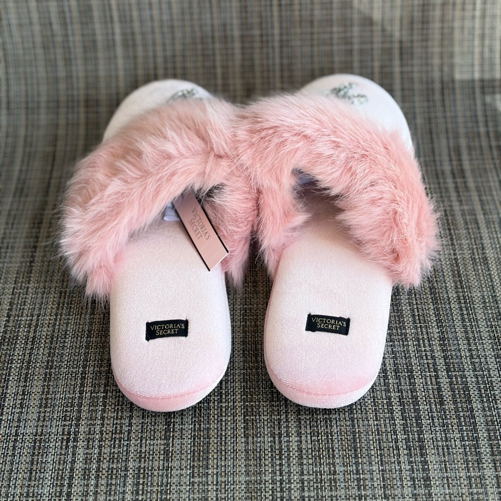 Victoria Secret Pink Fuzzy Women's Slippers - Picture 5 of 7